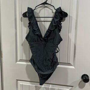 Low cute one piece suit